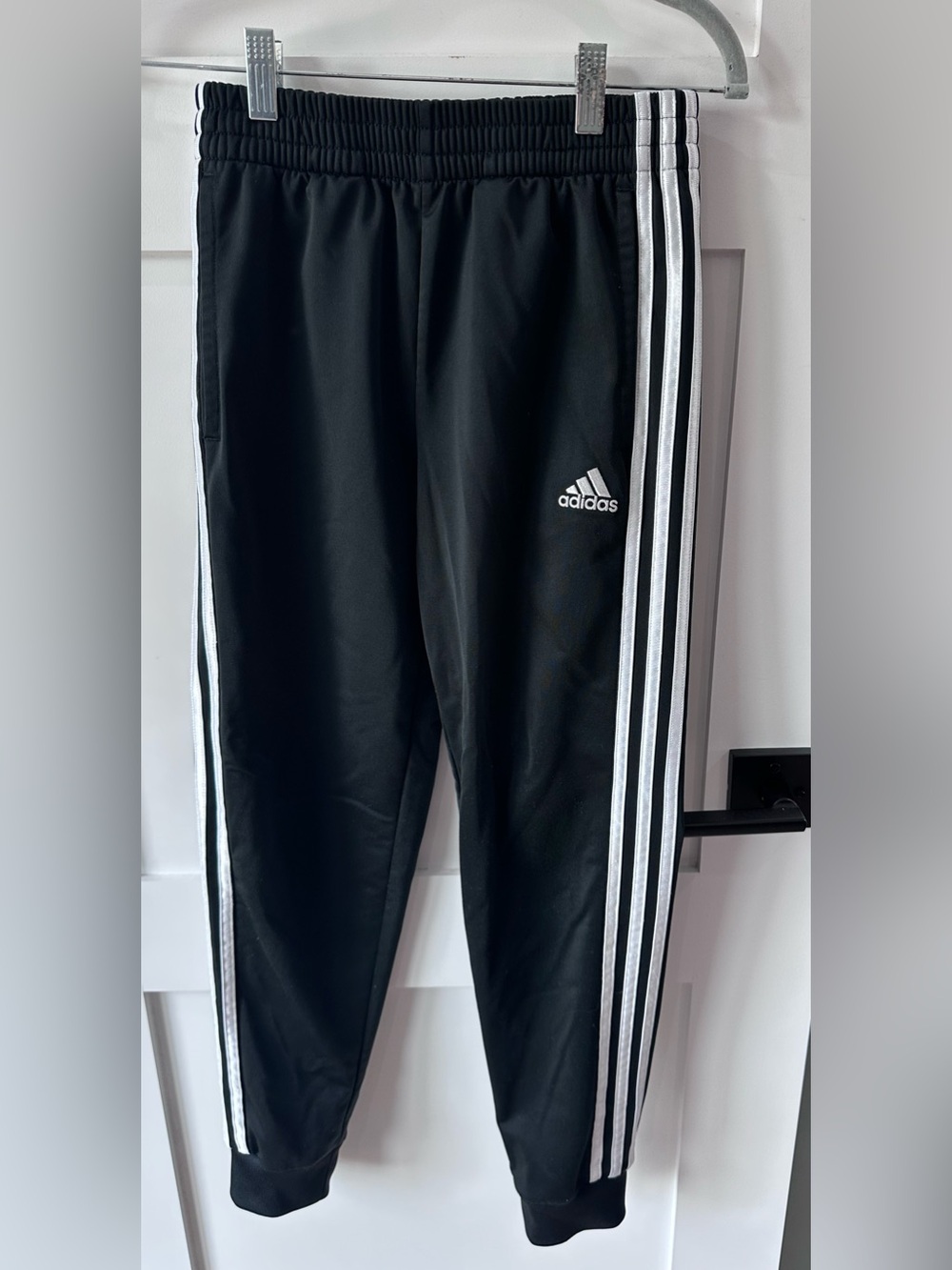 adidas Boys' Elastic Waistband Three Stripe Jogger Pants, Black M 10/12